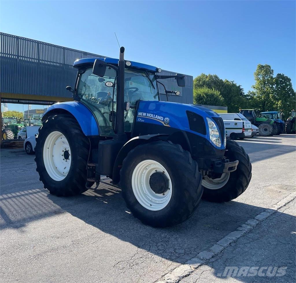 New Holland T7 210 الجرارات