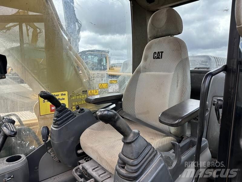 CAT 20T Excavator حفارات زحافة