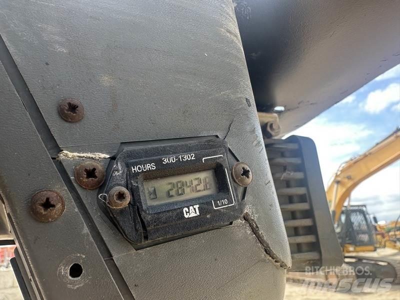 CAT 236B أخرى