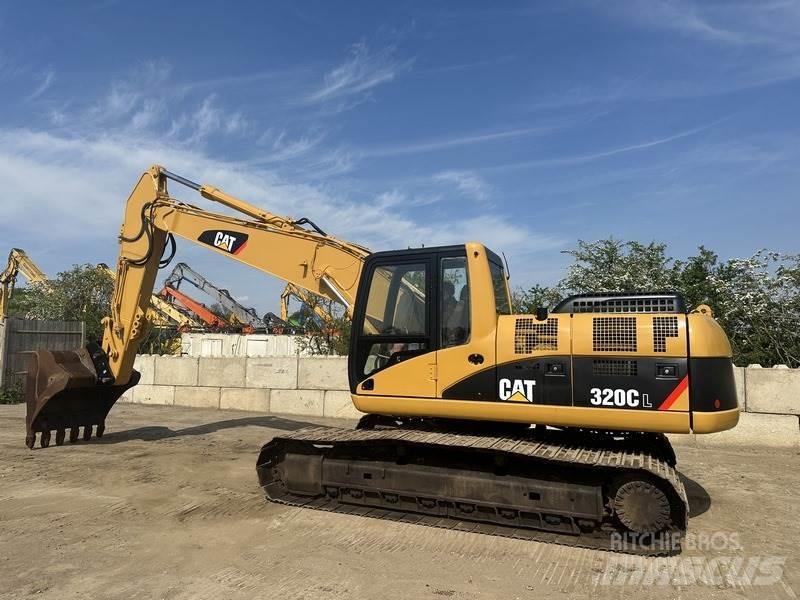 CAT 320 حفارات زحافة