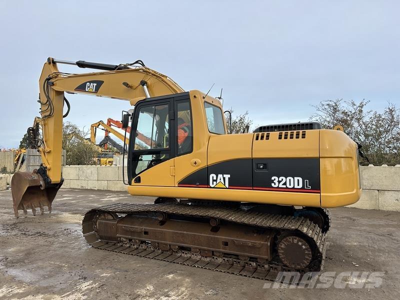 CAT 320 حفارات زحافة