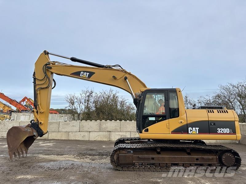 CAT 320DL حفارات زحافة