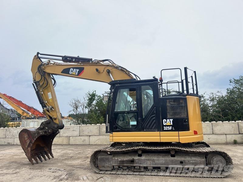CAT 325FL حفارات زحافة