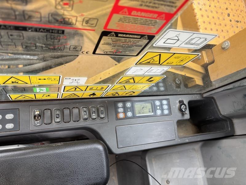 CAT 325FL حفارات زحافة