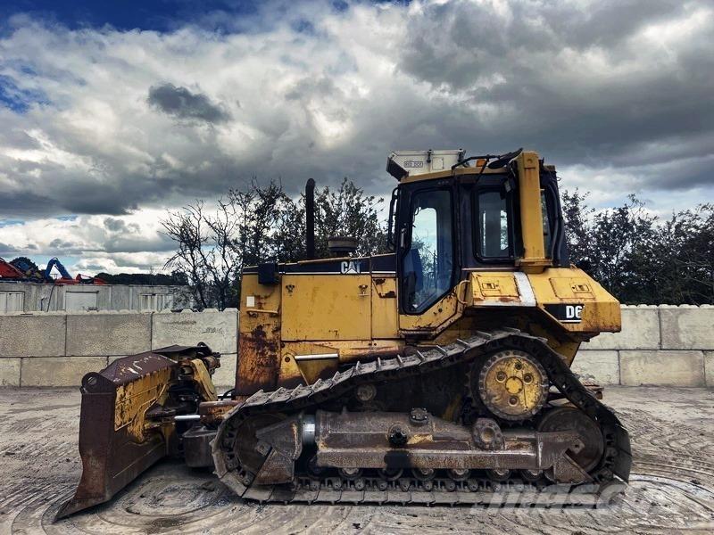 CAT D6M بلدوزرات مجنزرة