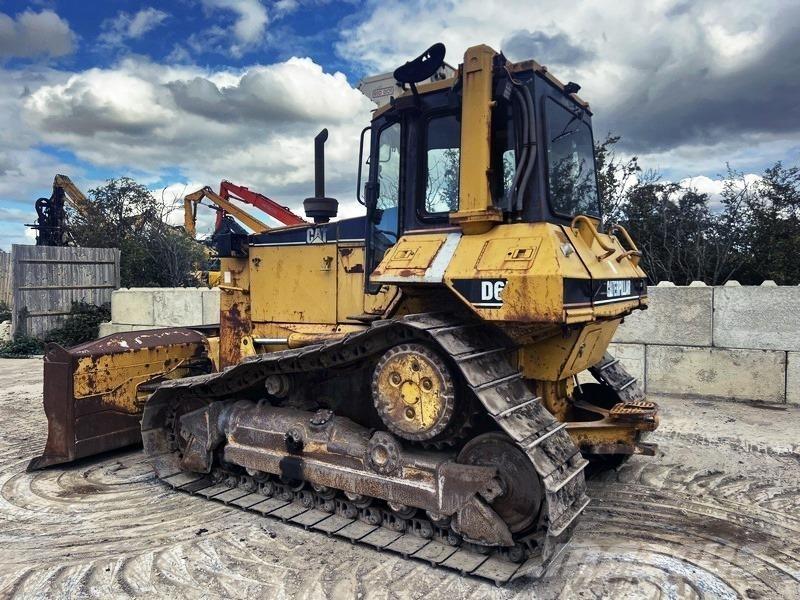 CAT D6M بلدوزرات مجنزرة