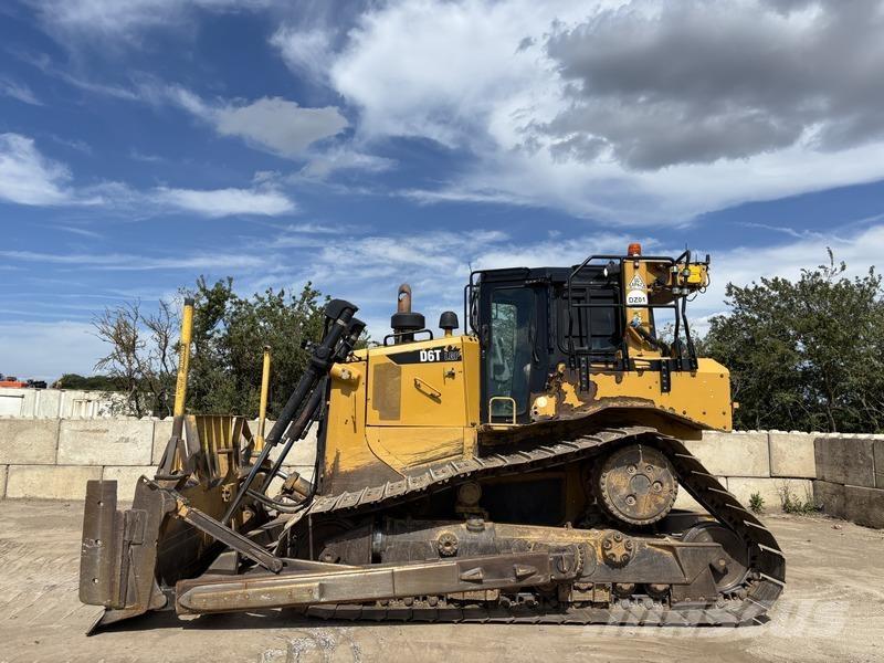 CAT D6T LGP بلدوزرات مجنزرة