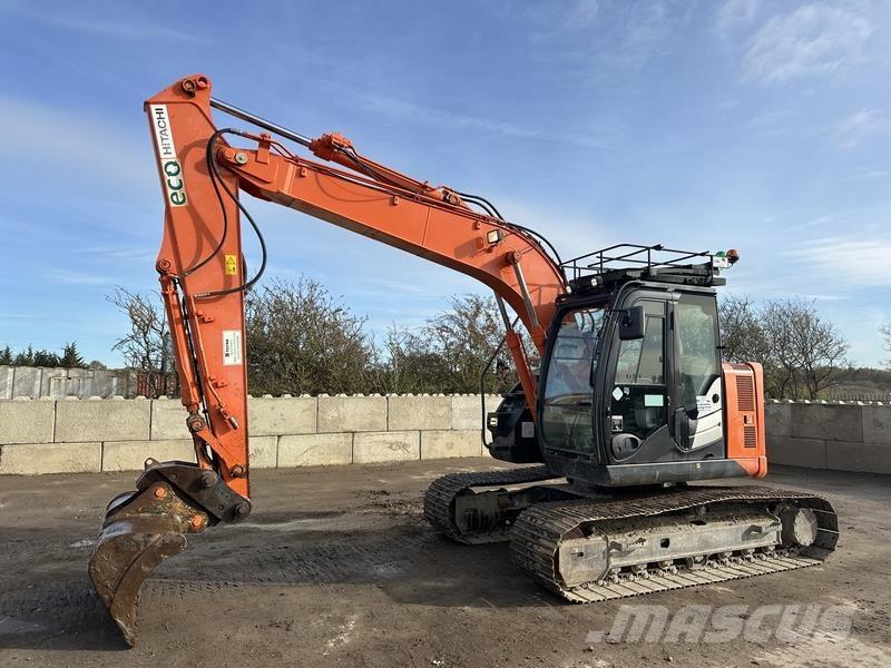 Hitachi ZX135 حفارات زحافة