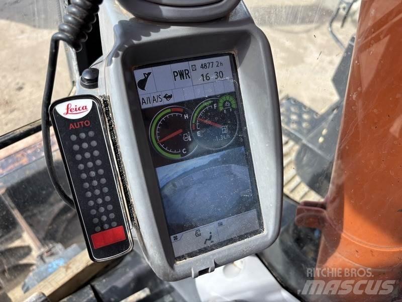 Hitachi ZX135 US-6 حفارات زحافة