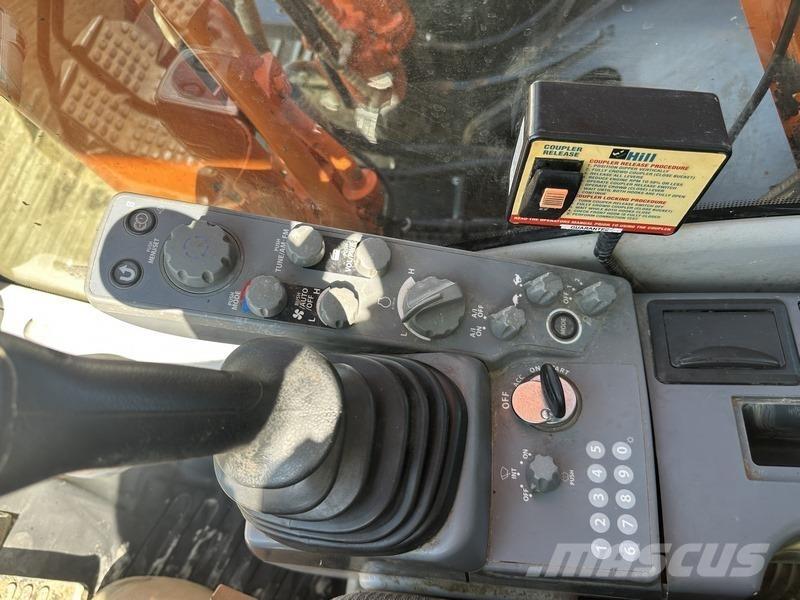 Hitachi ZX210LC-6 حفارات زحافة