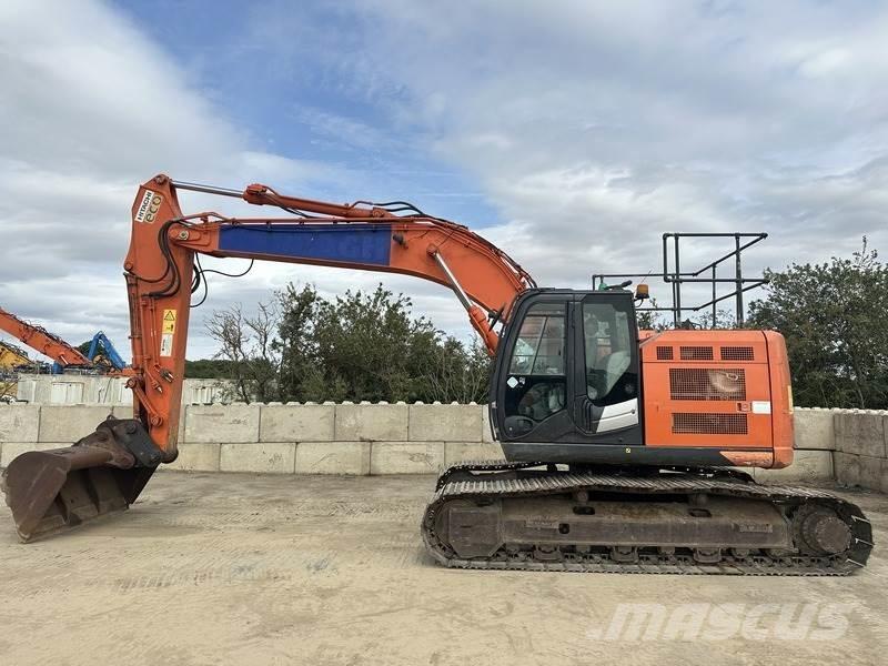 Hitachi ZX225USRLC-6 حفارات زحافة