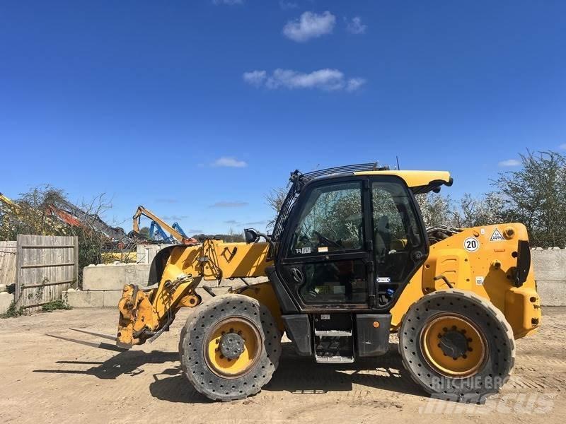 JCB 550-80 مناولات متداخلة