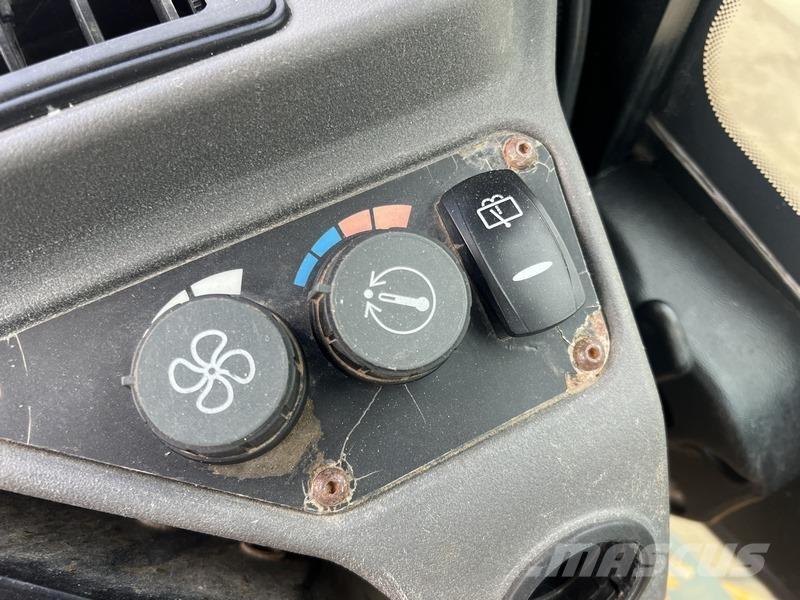 JCB 9T FT عربات نقل قلابة للمواقع