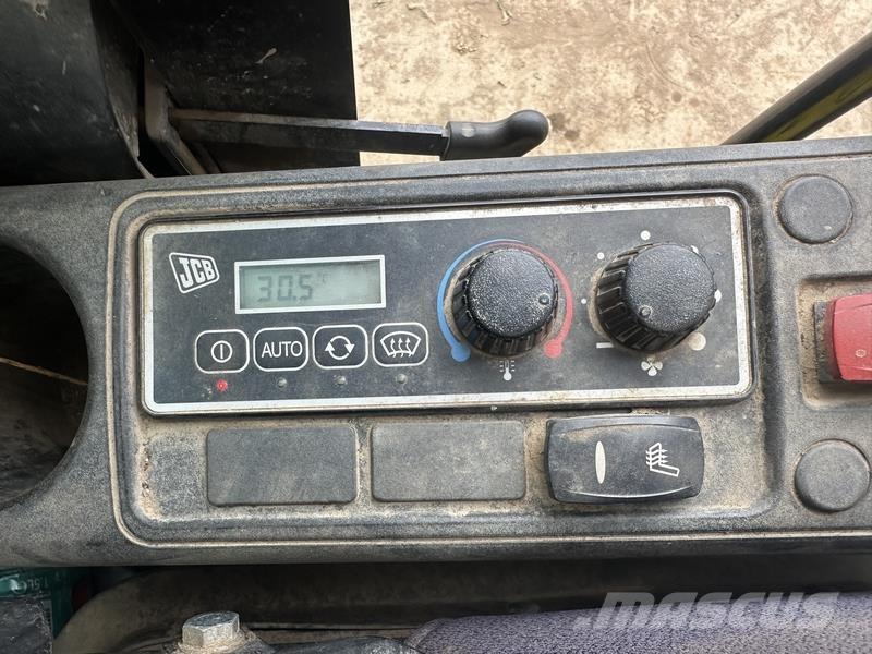 JCB JS130 حفارات زحافة