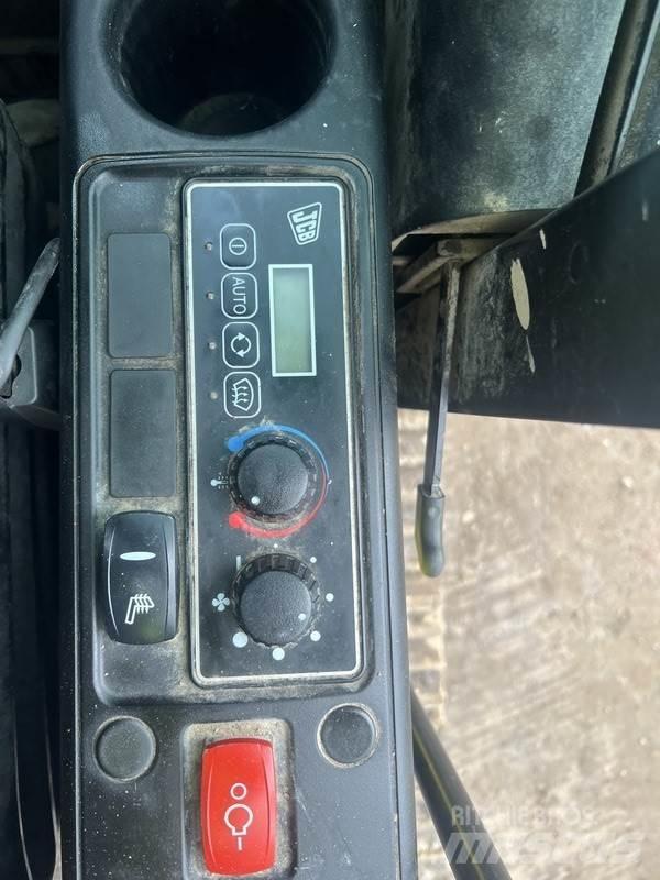 JCB JS145 LC T4 حفارات زحافة