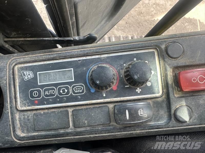 JCB JS220 LC حفارات زحافة