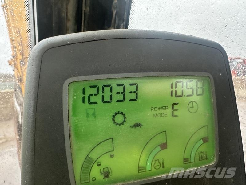 JCB JS220 LC حفارات زحافة