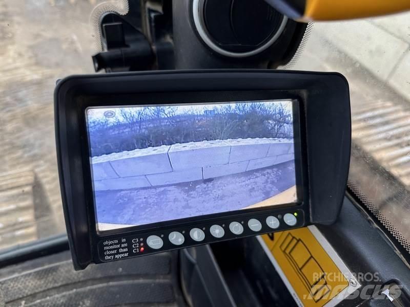 JCB JS370 LC T4 حفارات زحافة