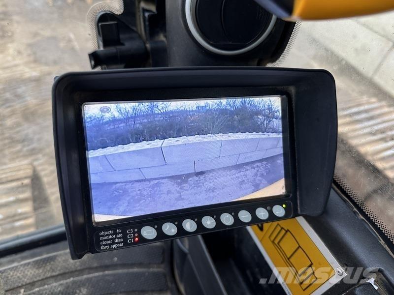 JCB JS370 LC T4 حفارات زحافة