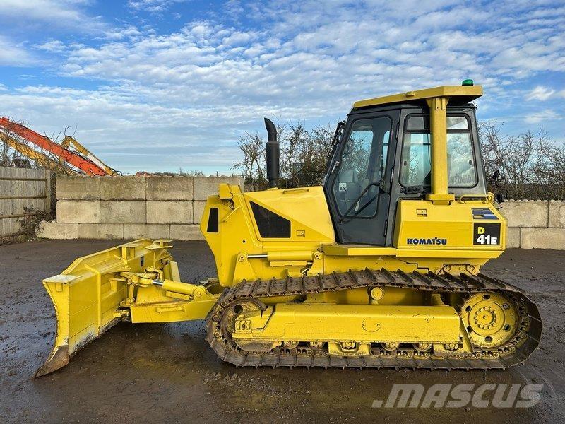 Komatsu D41E-6 بلدوزرات مجنزرة