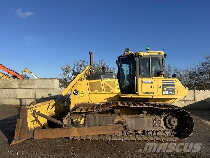 Komatsu D65 PXI بلدوزرات مجنزرة