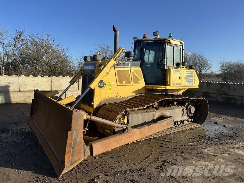 Komatsu D65 PXI بلدوزرات مجنزرة