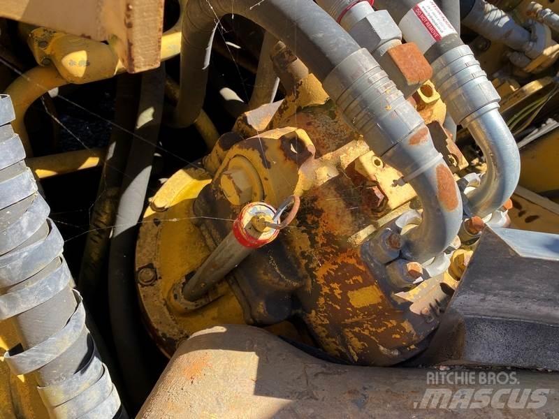 Komatsu PC450LC-8 حفارات زحافة