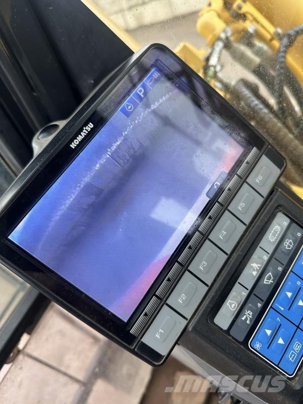 Komatsu PC490 LC-10 حفارات زحافة