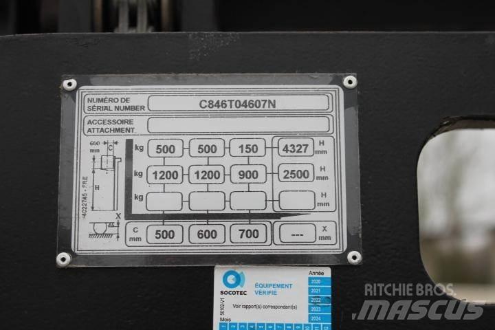Yale MS12AC معدات التكديس الجوالة