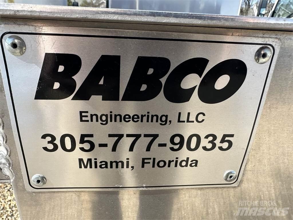  BABCO 14 Foot شاحنات أخرى