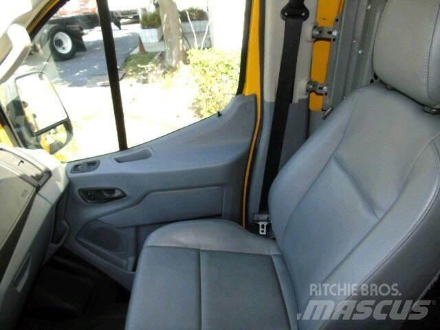 Ford TRANSIT 250 CAR شاحنات ذات هيكل صندوقي