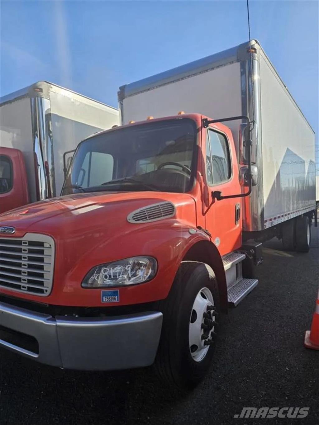 Freightliner M2 شاحنات ذات هيكل صندوقي