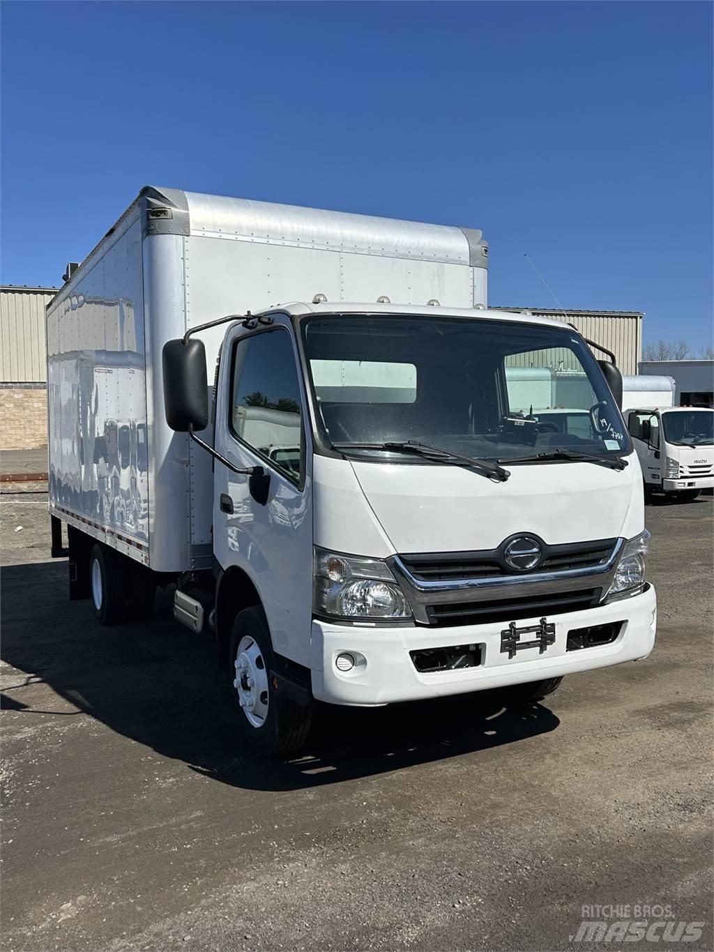 Hino 155 شاحنات ذات هيكل صندوقي