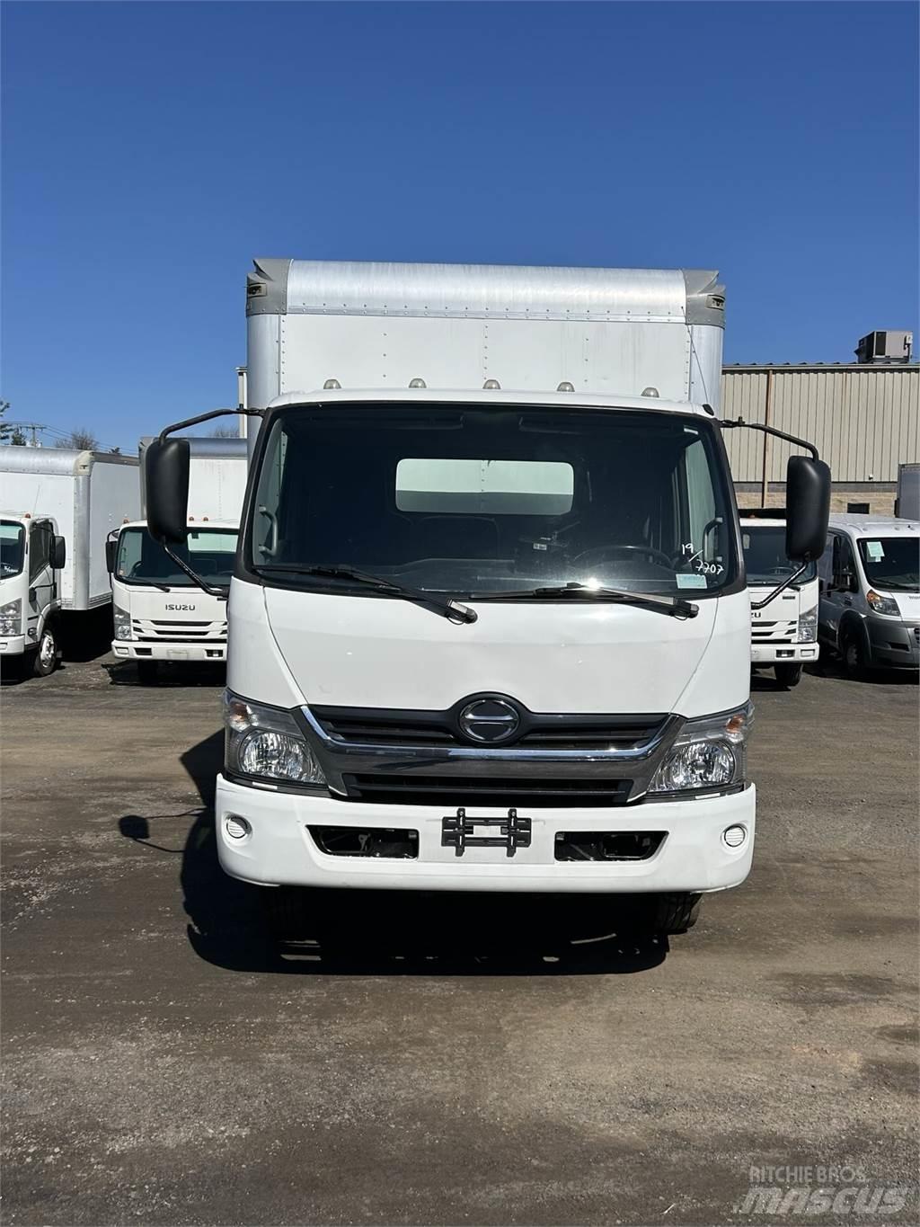 Hino 155 شاحنات ذات هيكل صندوقي