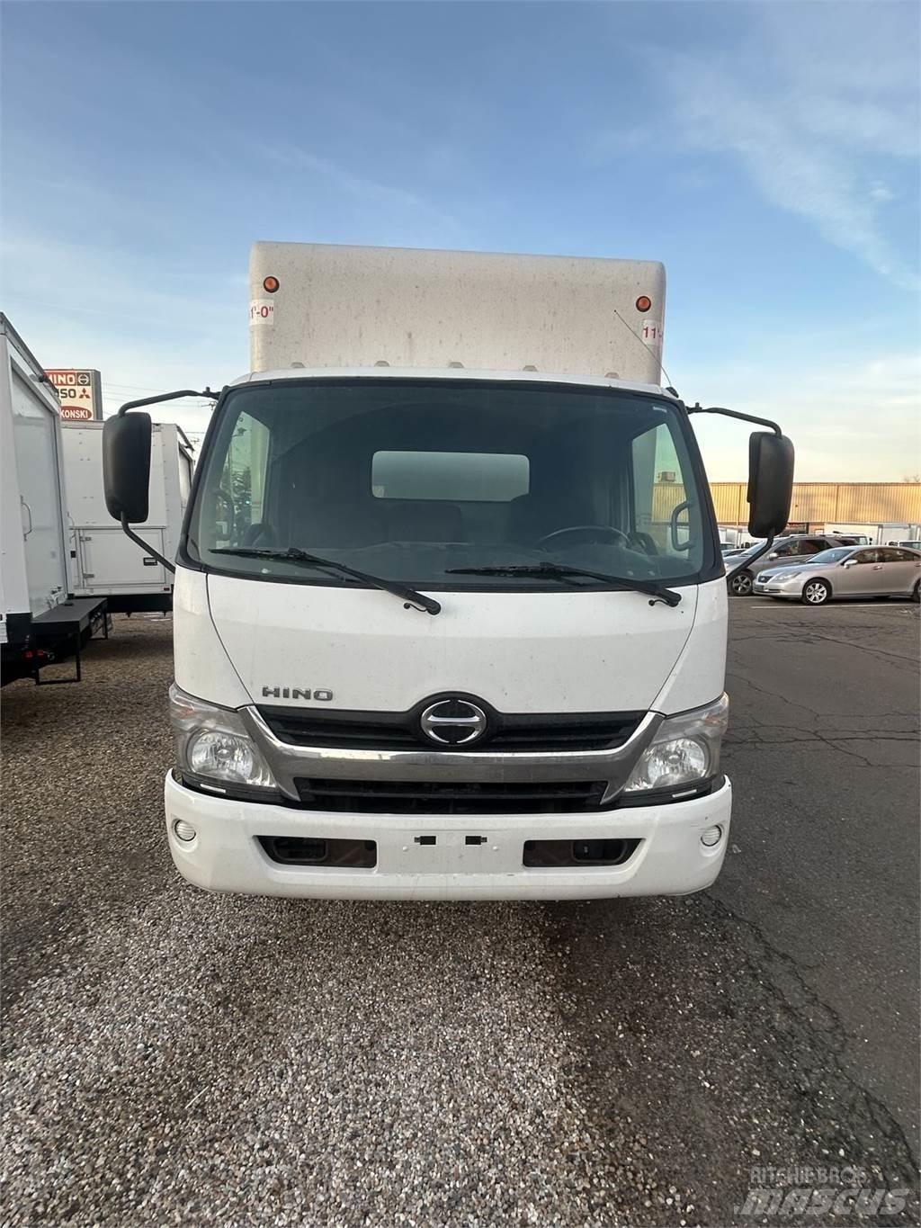 Hino 155 شاحنات ذات هيكل صندوقي