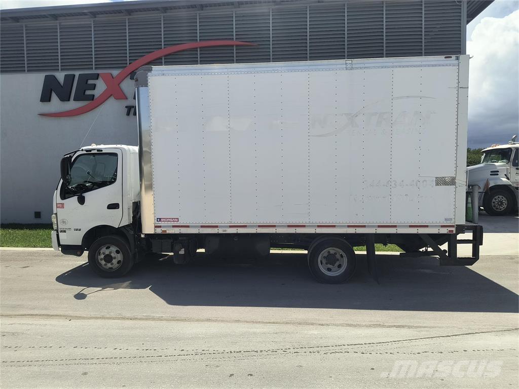 Hino 155 شاحنات ذات هيكل صندوقي