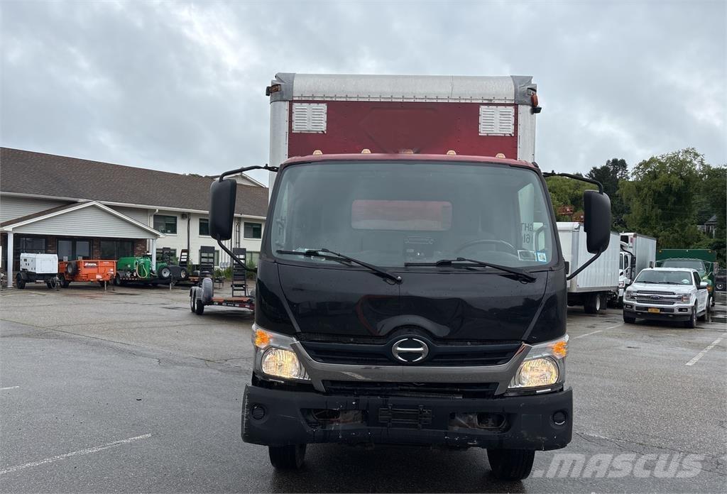 Hino 195 شاحنات ذات هيكل صندوقي