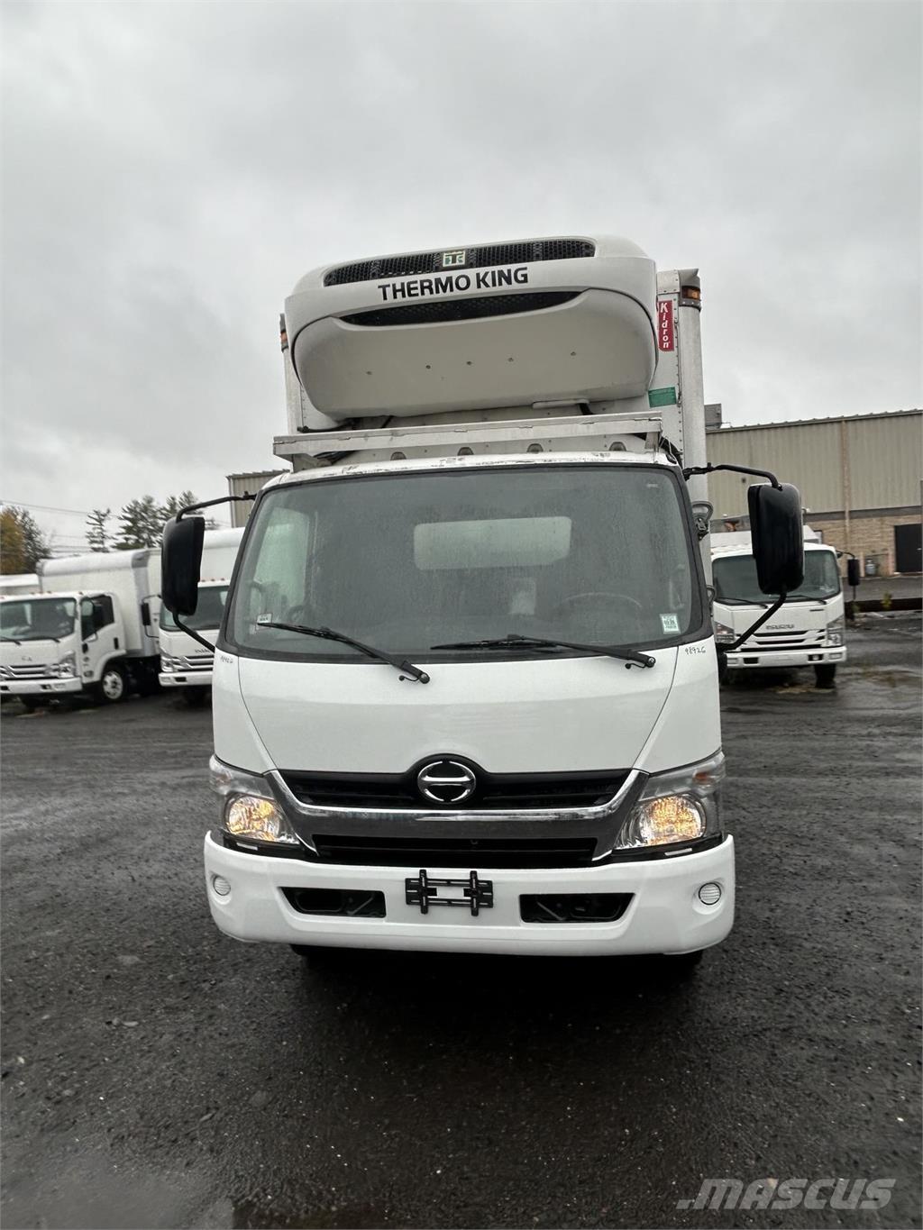 Hino 195 شاحنات ذات هيكل صندوقي