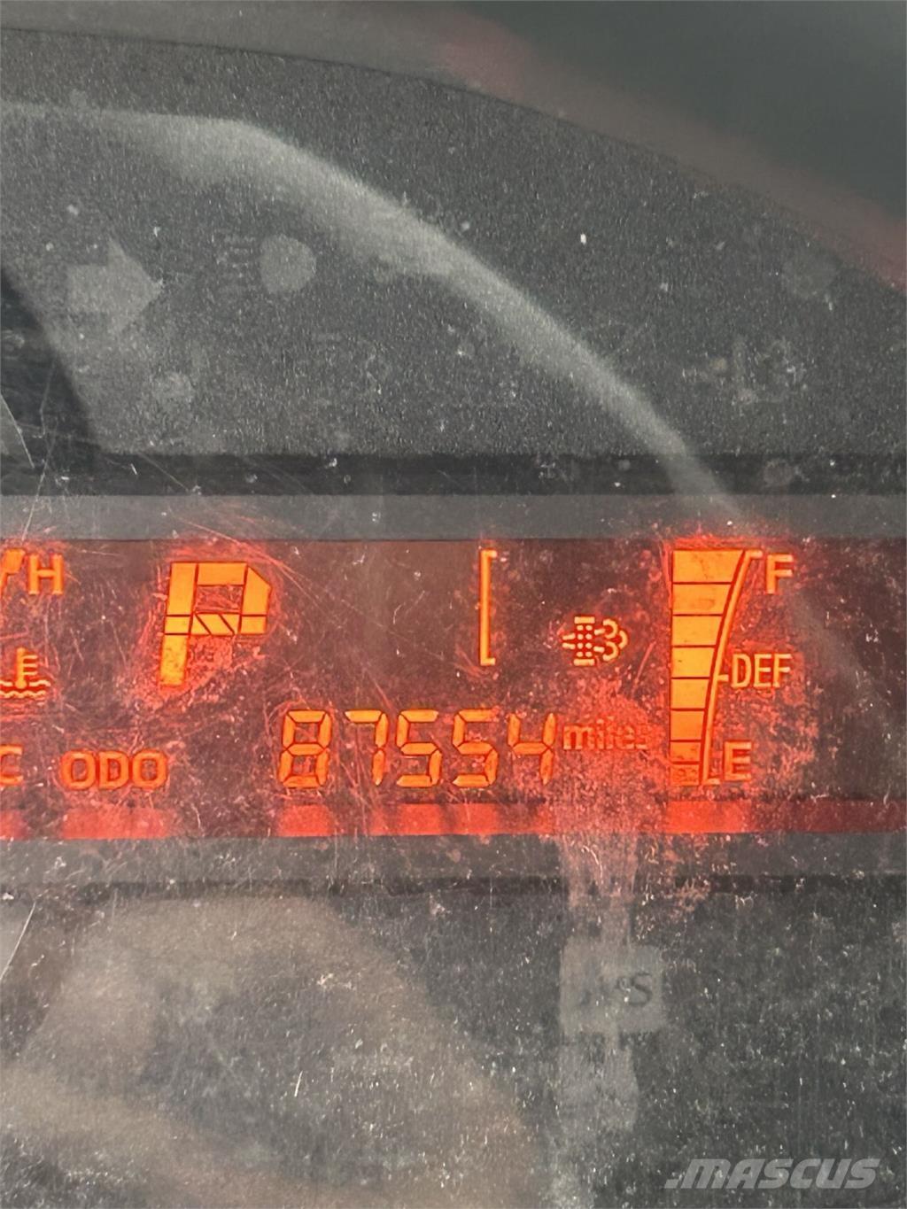 Hino 195 شاحنات ذات هيكل صندوقي