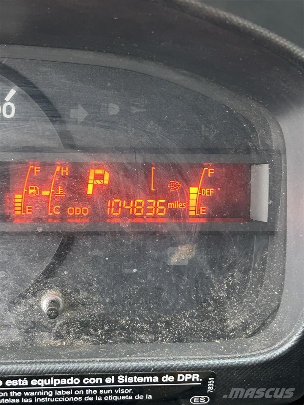 Hino 195 شاحنات ذات هيكل صندوقي