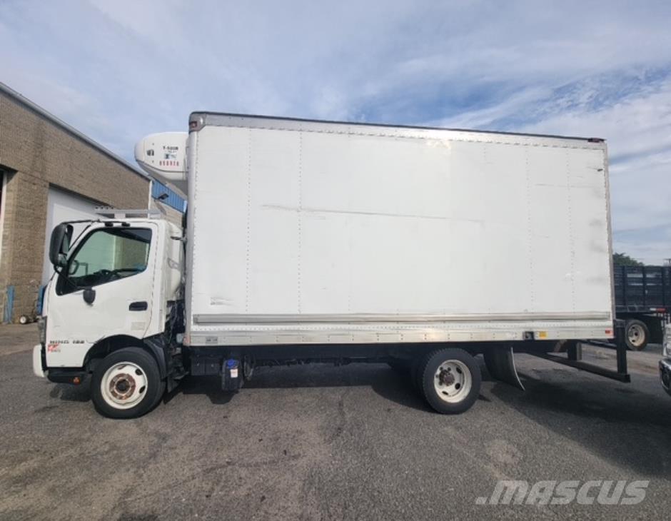 Hino 195 شاحنات ذات هيكل صندوقي