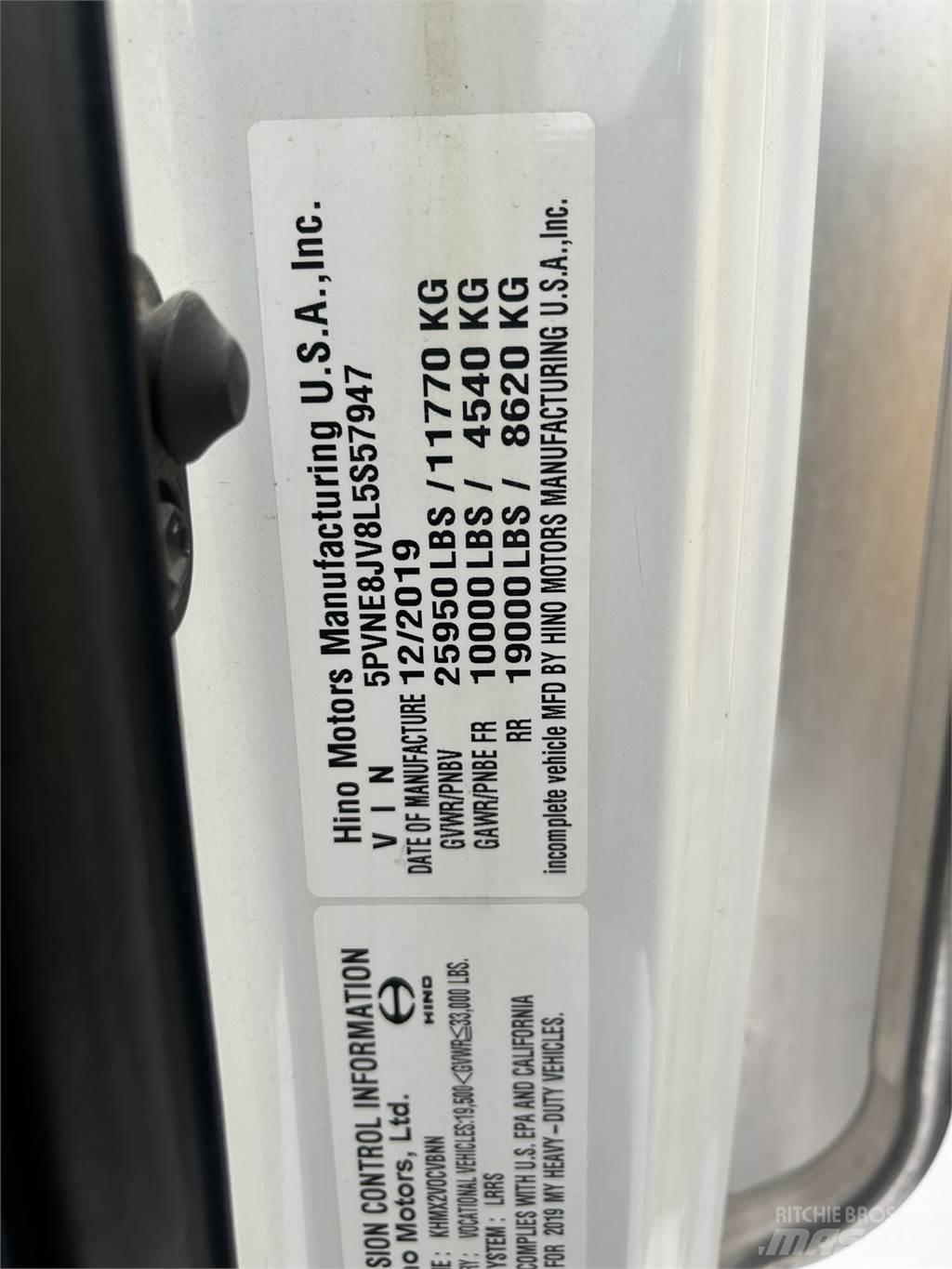 Hino 268 شاحنات ذات هيكل صندوقي