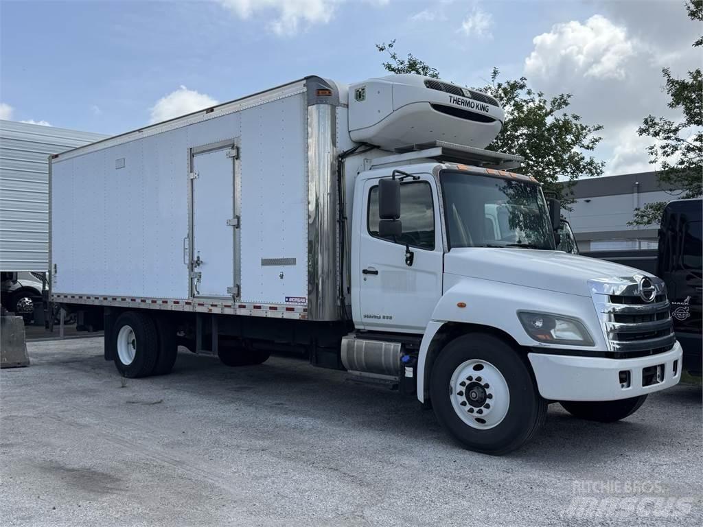 Hino 268 شاحنات ذات هيكل صندوقي