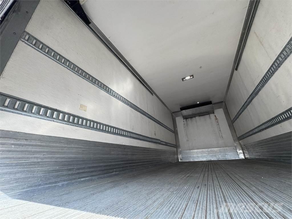 Hino 268 شاحنات ذات هيكل صندوقي