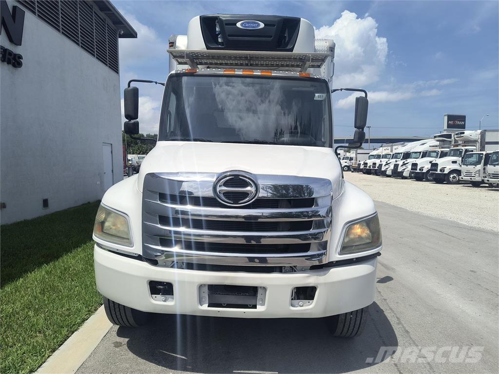 Hino 268 شاحنات ذات هيكل صندوقي