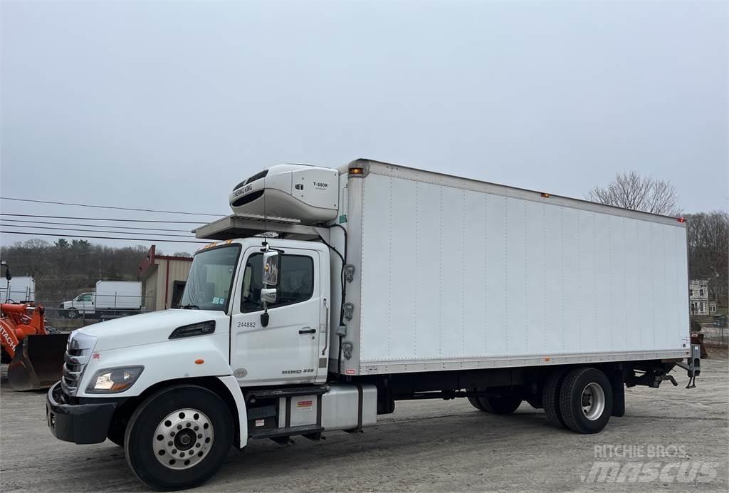 Hino 268 شاحنات ذات هيكل صندوقي