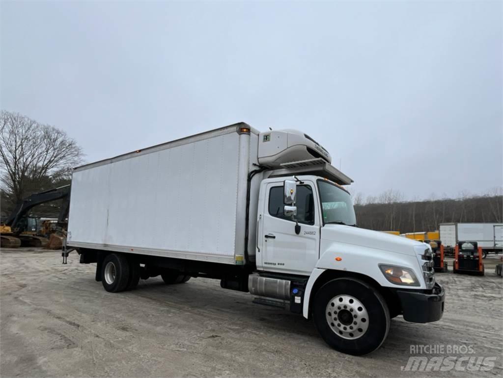 Hino 268 شاحنات ذات هيكل صندوقي