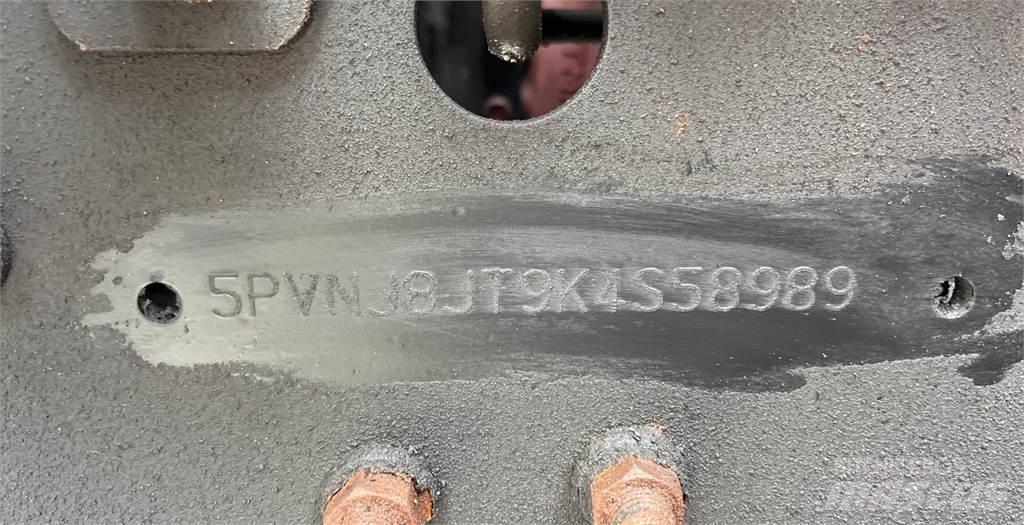 Hino 268 شاحنات ذات هيكل صندوقي