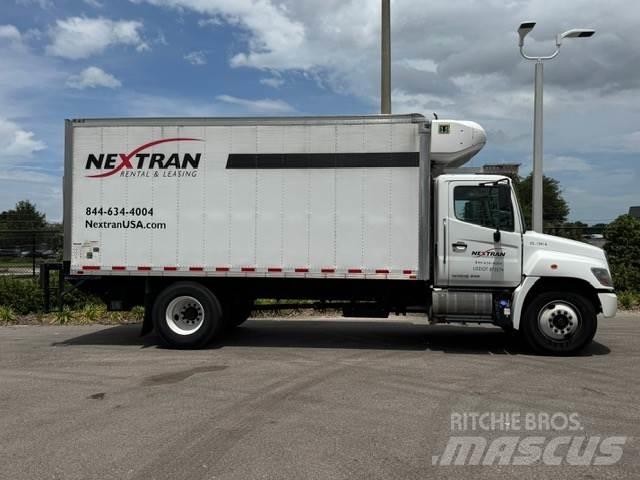 Hino 268 شاحنات ذات هيكل صندوقي