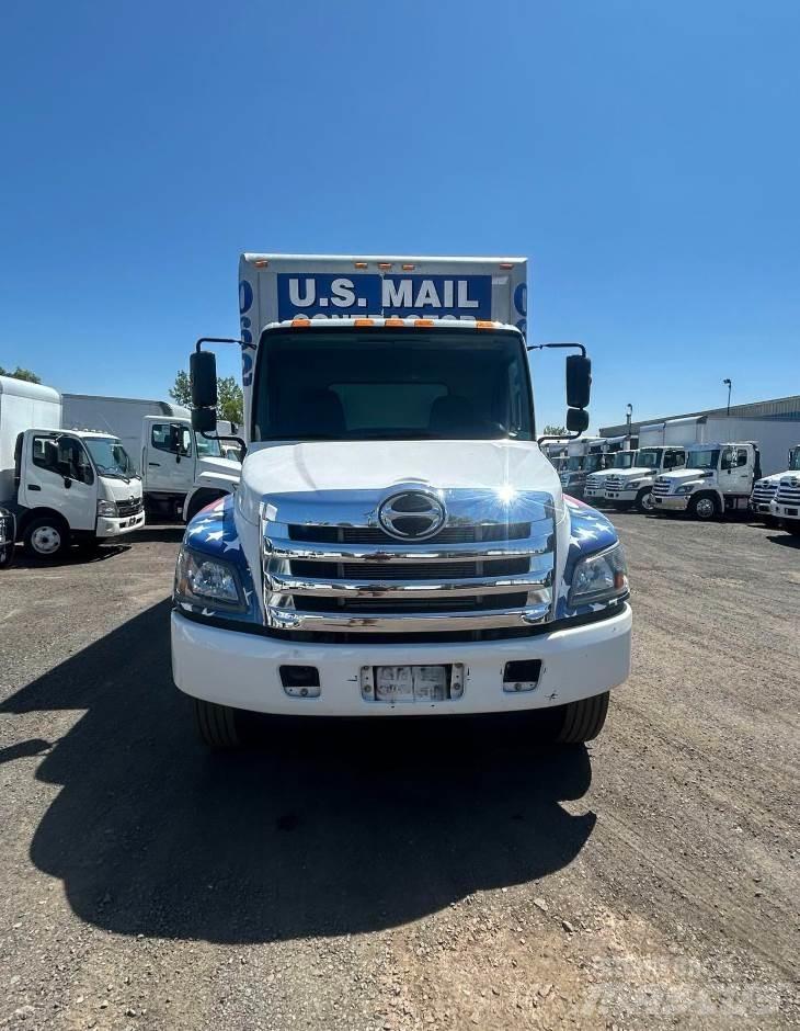 Hino 268 شاحنات ذات هيكل صندوقي